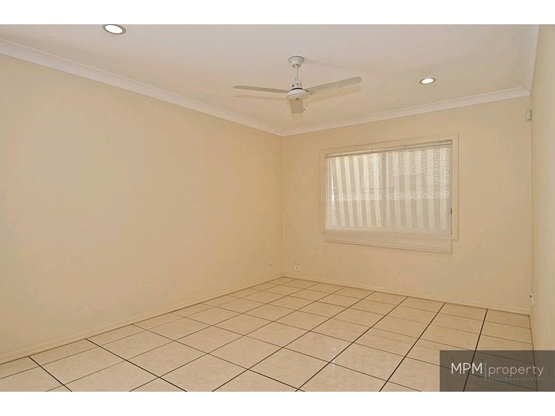 549 Oyster Cove Prom, Helensvale QLD 4212