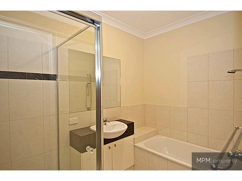 549 Oyster Cove Prom, Helensvale QLD 4212