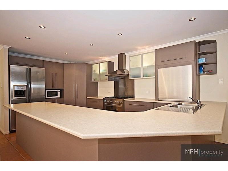 4 Bristol Pl, Arundel QLD 4214