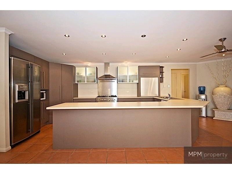 4 Bristol Pl, Arundel QLD 4214