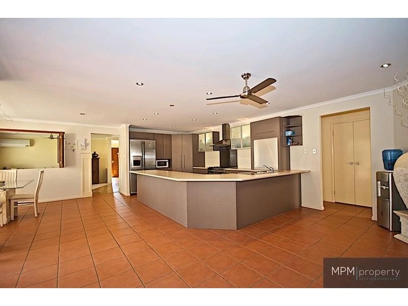 4 Bristol Pl, Arundel QLD 4214