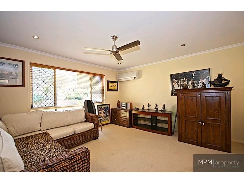 4 Bristol Pl, Arundel QLD 4214