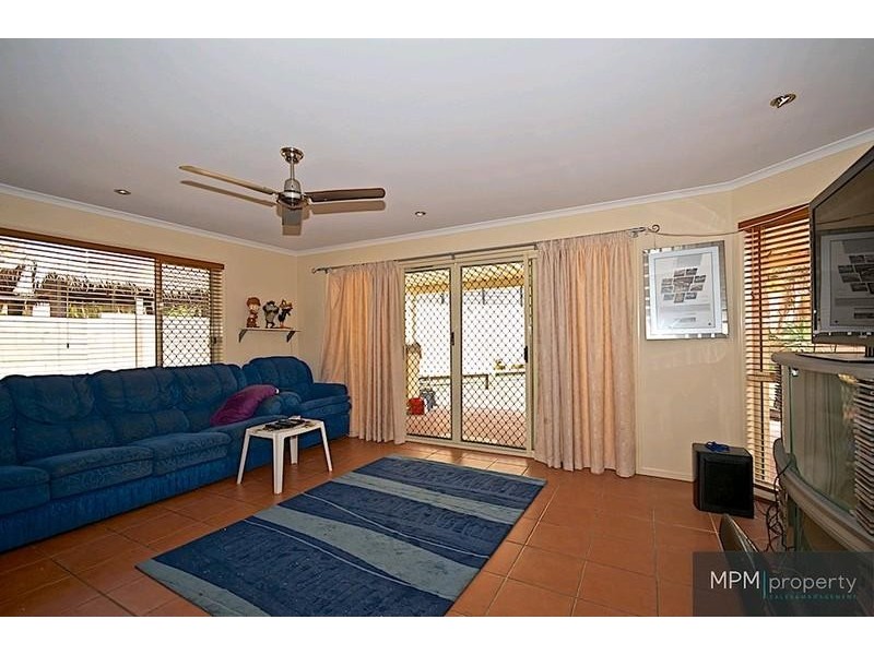 4 Bristol Pl, Arundel QLD 4214