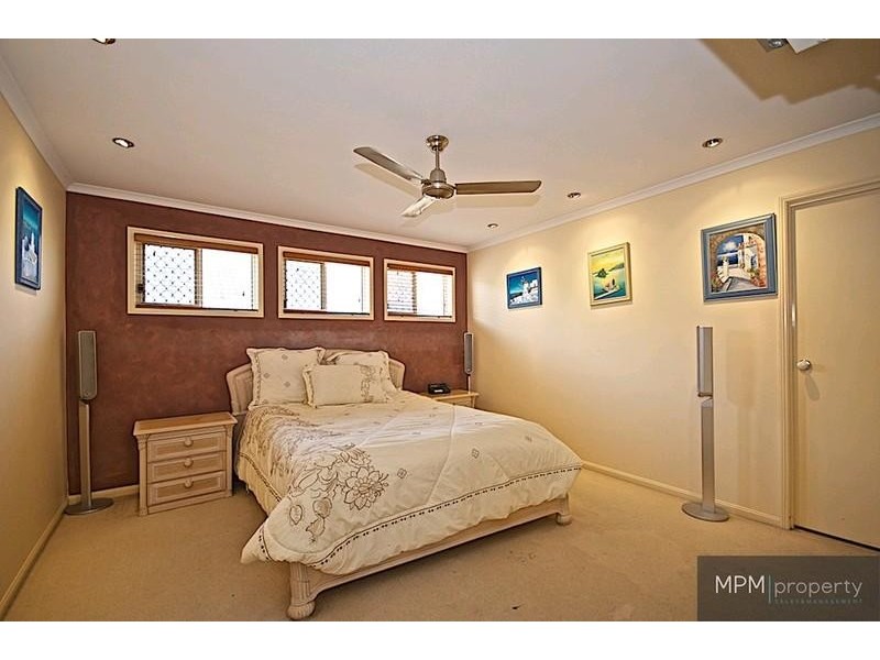 4 Bristol Pl, Arundel QLD 4214