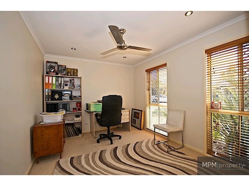 4 Bristol Pl, Arundel QLD 4214