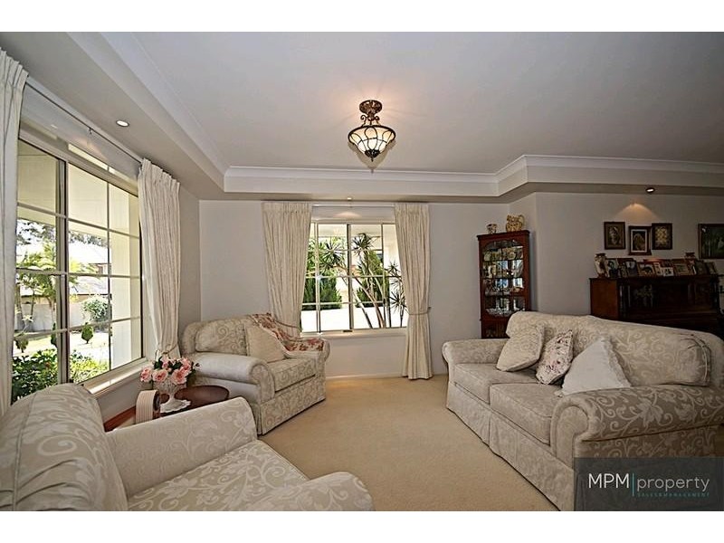 13 Midhurst Ct, Arundel QLD 4214