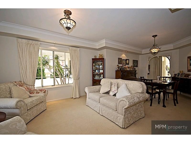 13 Midhurst Ct, Arundel QLD 4214