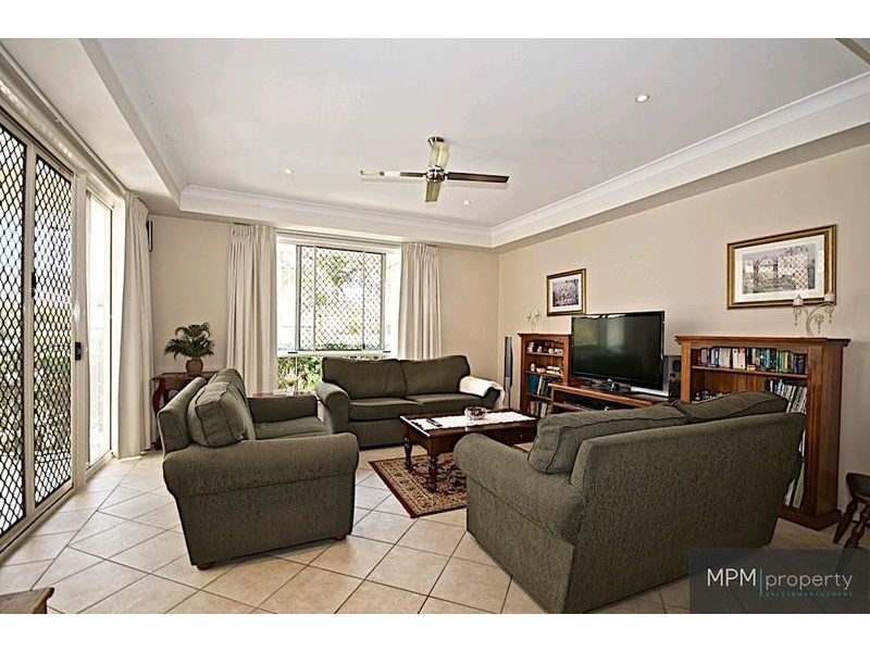 13 Midhurst Ct, Arundel QLD 4214
