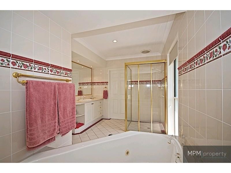13 Midhurst Ct, Arundel QLD 4214