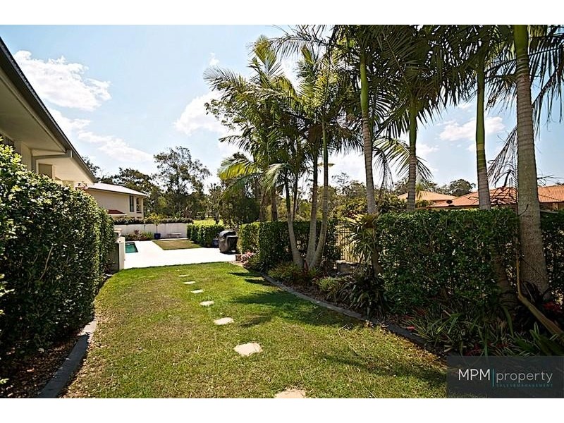 13 Midhurst Ct, Arundel QLD 4214