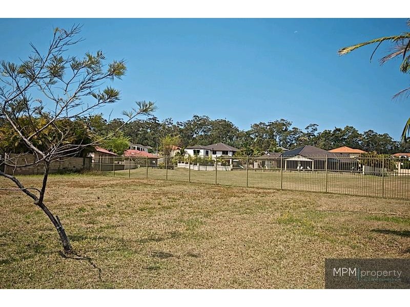 13 Midhurst Ct, Arundel QLD 4214