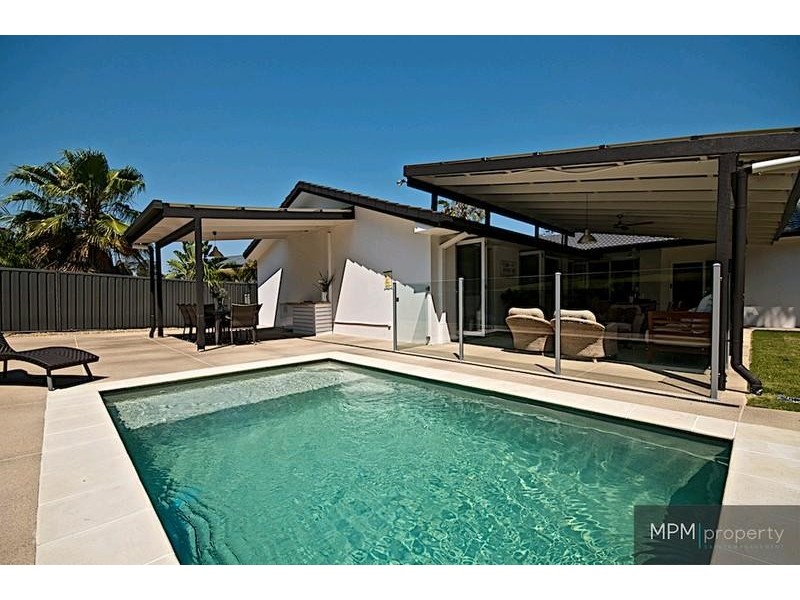 15 Von Nida St, Parkwood QLD 4214