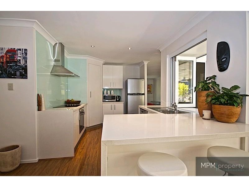 15 Von Nida St, Parkwood QLD 4214