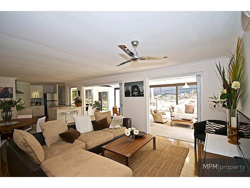 15 Von Nida St, Parkwood QLD 4214