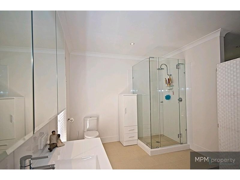 15 Von Nida St, Parkwood QLD 4214