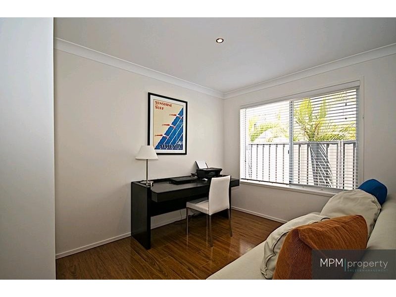 15 Von Nida St, Parkwood QLD 4214