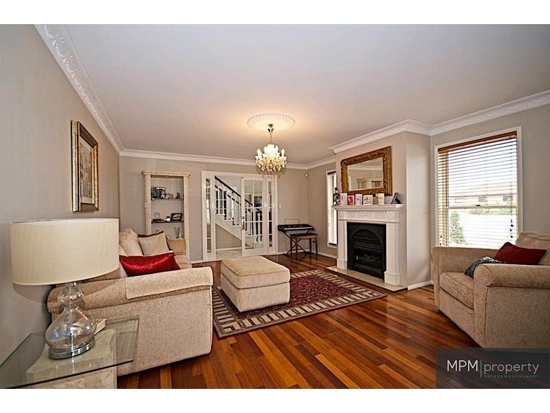 25 Arun Dr, Arundel QLD 4214