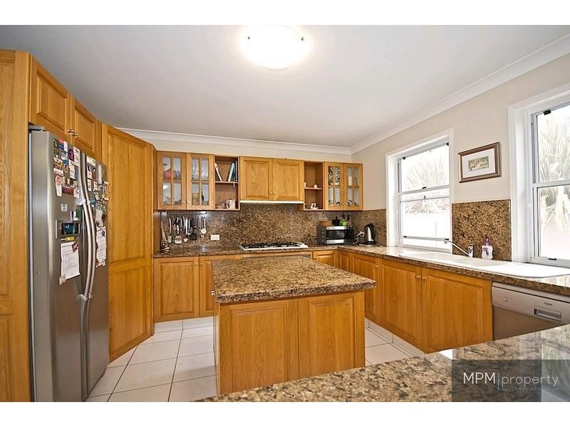 25 Arun Dr, Arundel QLD 4214