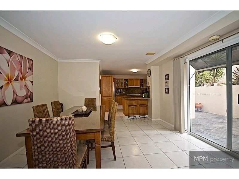 25 Arun Dr, Arundel QLD 4214