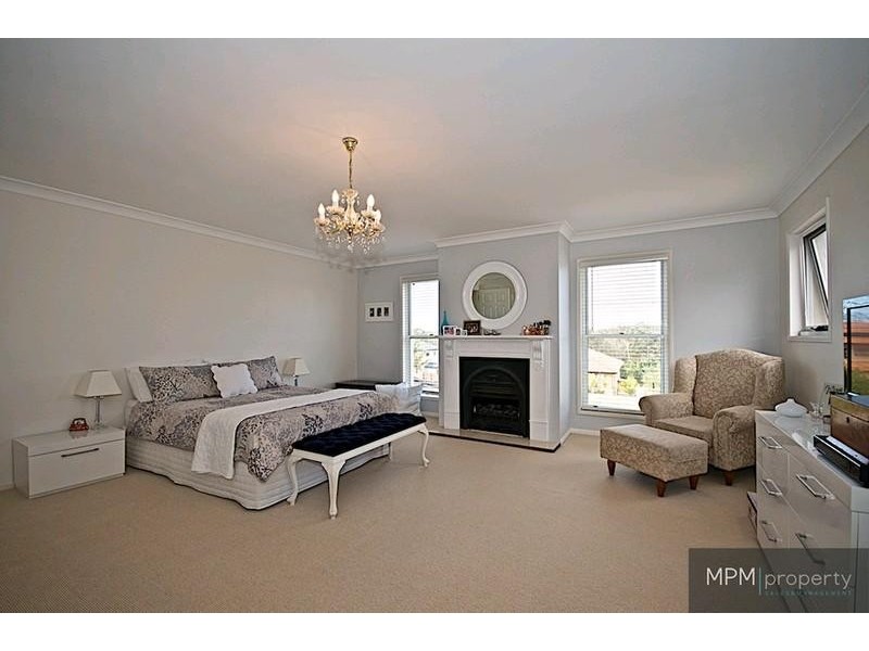 25 Arun Dr, Arundel QLD 4214