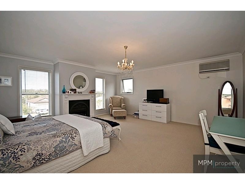 25 Arun Dr, Arundel QLD 4214