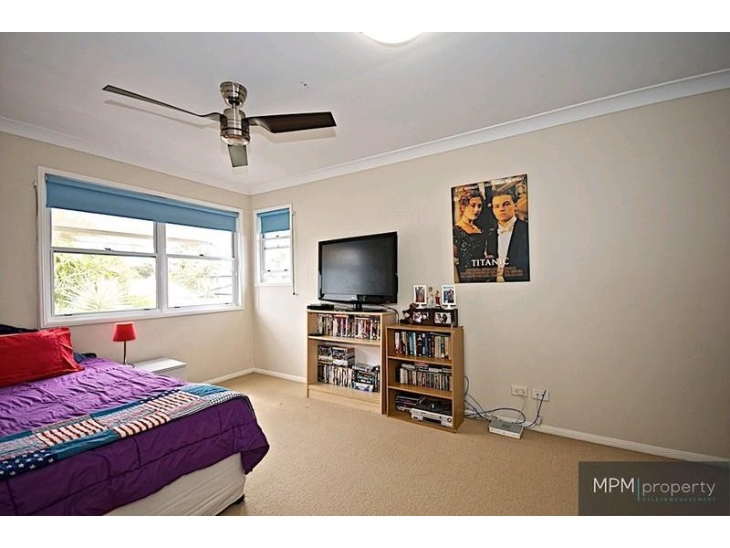 25 Arun Dr, Arundel QLD 4214