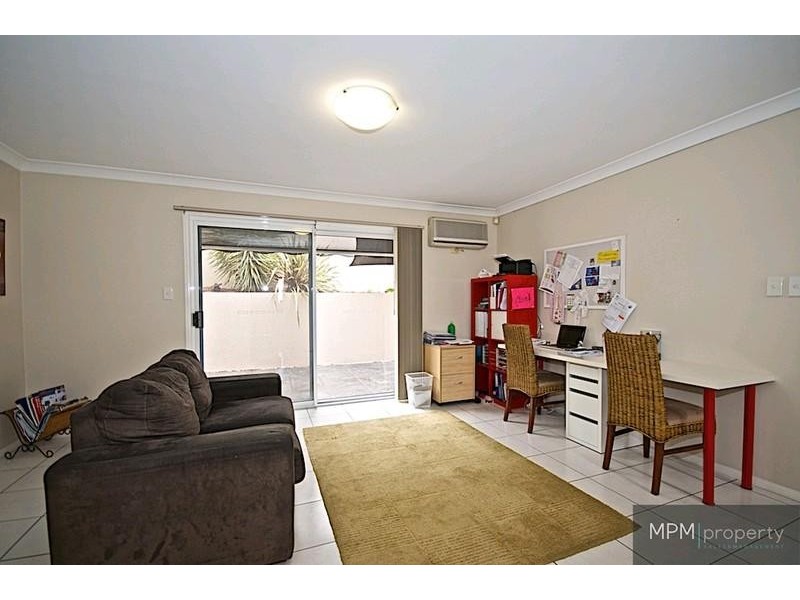 25 Arun Dr, Arundel QLD 4214