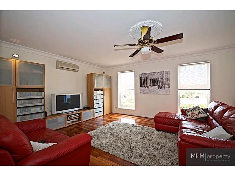 25 Arun Dr, Arundel QLD 4214