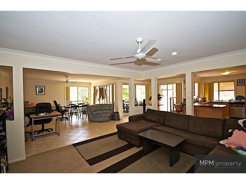 4 Aquarius Ct, Molendinar QLD 4214