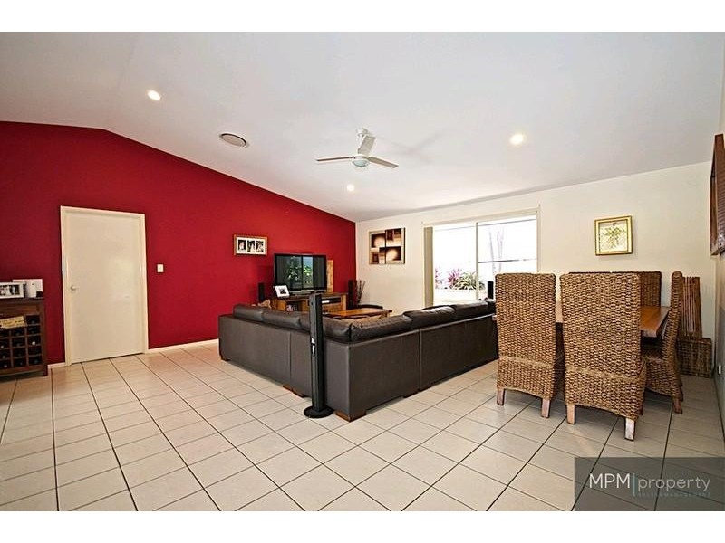 3 Worthing Ct, Arundel QLD 4214