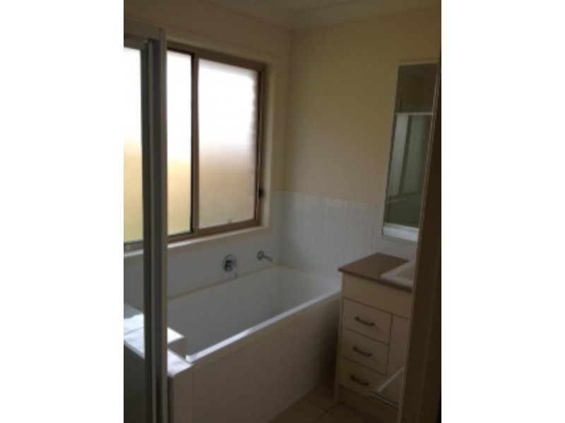 10 Charles Ave, Pimpama QLD 4209