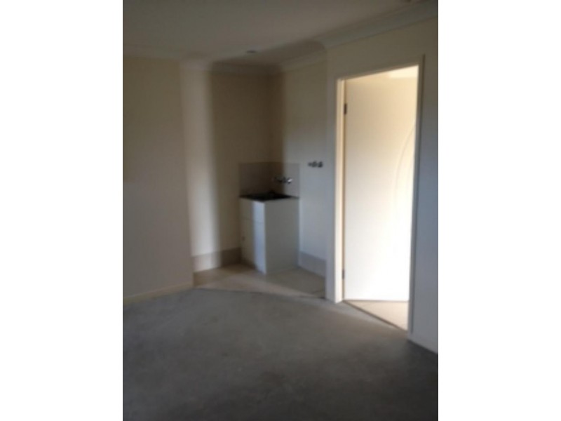 10 Charles Ave, Pimpama QLD 4209