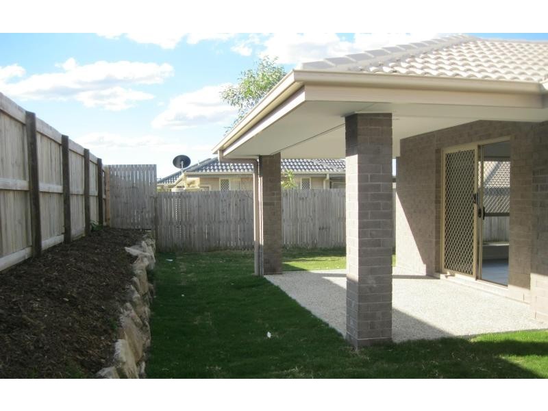 11 Oakvale Ave, Holmview QLD 4207