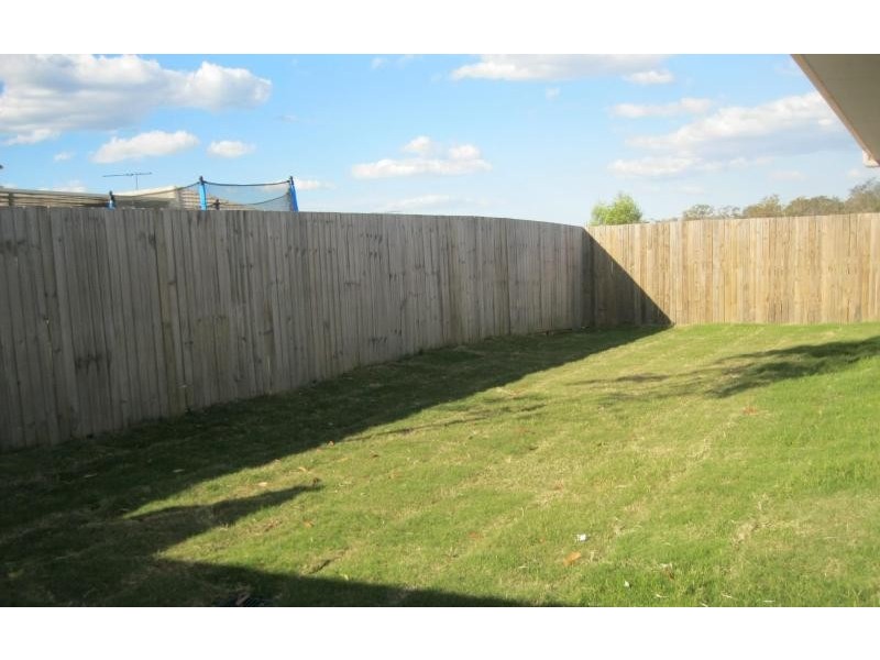 11 Oakvale Ave, Holmview QLD 4207