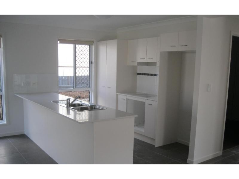 17 Saltram Ave, Holmview QLD 4207