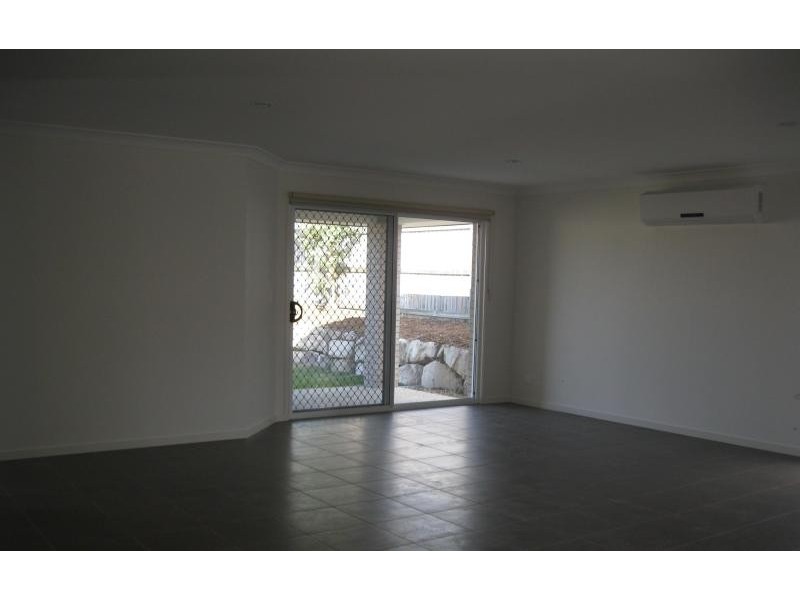 17 Saltram Ave, Holmview QLD 4207