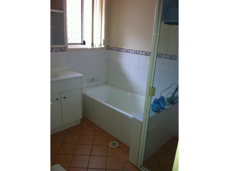 1/24 Jacqueline  Ave, Labrador QLD 4215