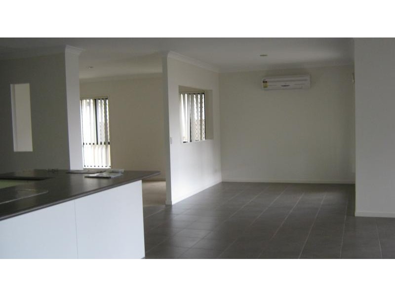 31 Mossman Pde, Waterford QLD 4133