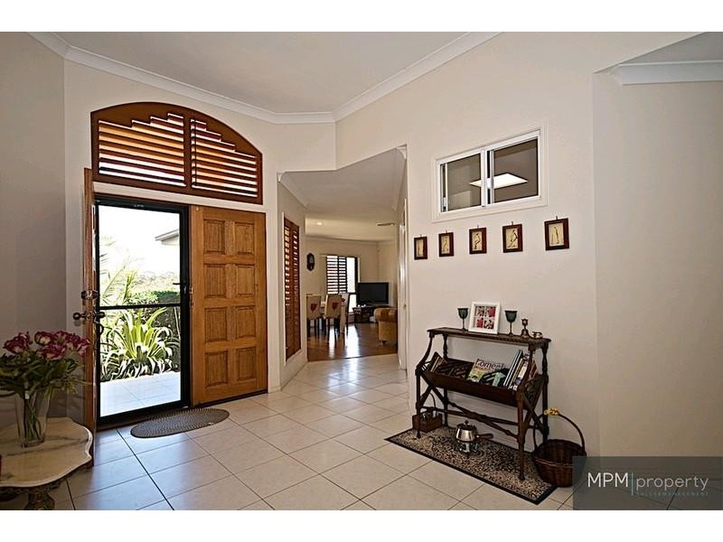 87 Arun Dr, Arundel QLD 4214