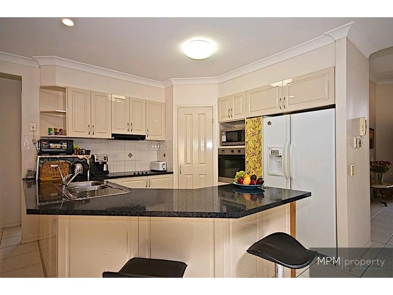 87 Arun Dr, Arundel QLD 4214