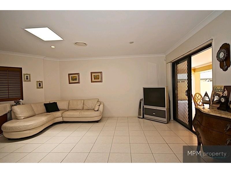 87 Arun Dr, Arundel QLD 4214