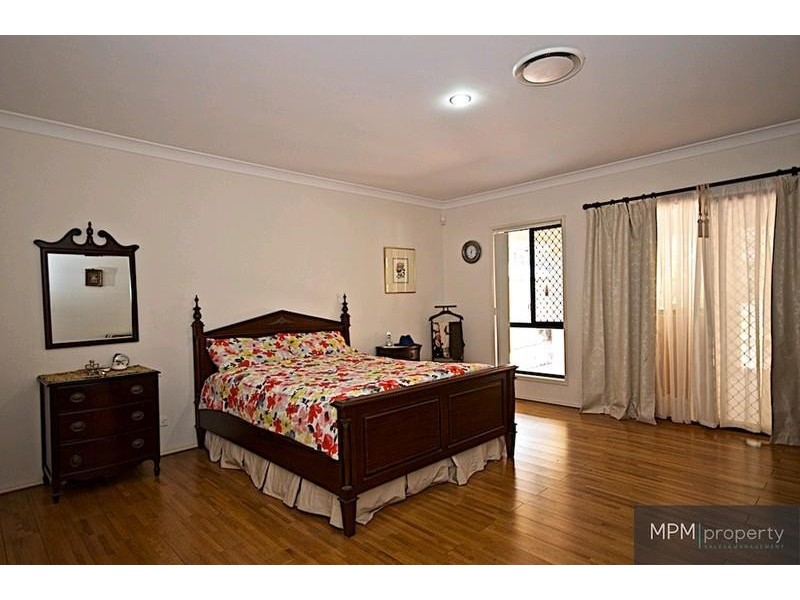 87 Arun Dr, Arundel QLD 4214