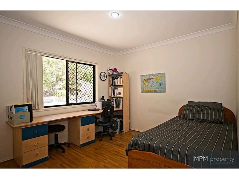 87 Arun Dr, Arundel QLD 4214