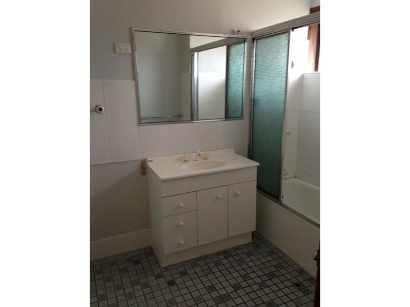 6/30 Falkinder  Ave, Paradise Point QLD 4216