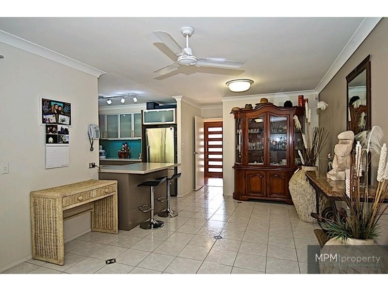 5 Carrumbella Dr, Arundel QLD 4214