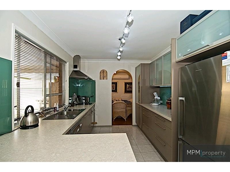 5 Carrumbella Dr, Arundel QLD 4214