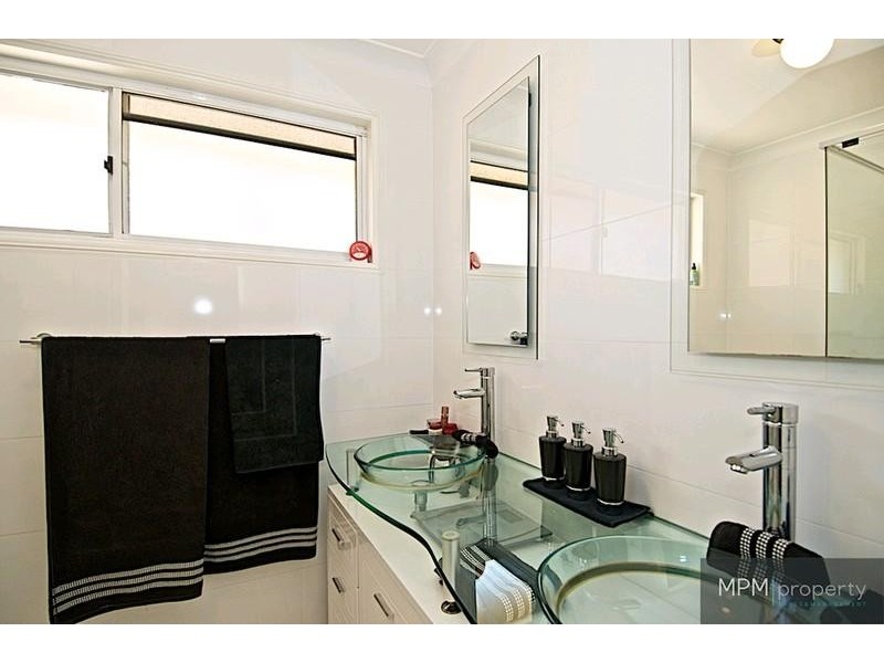 5 Carrumbella Dr, Arundel QLD 4214