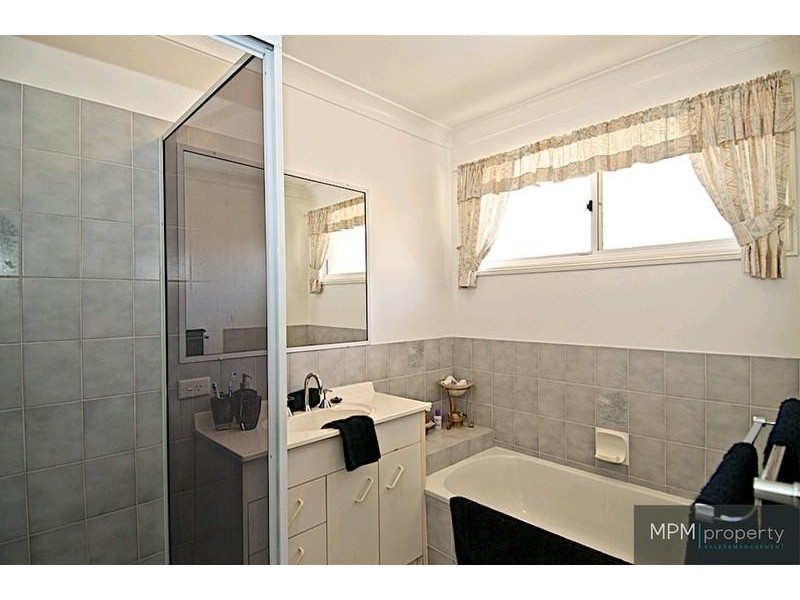 5 Carrumbella Dr, Arundel QLD 4214