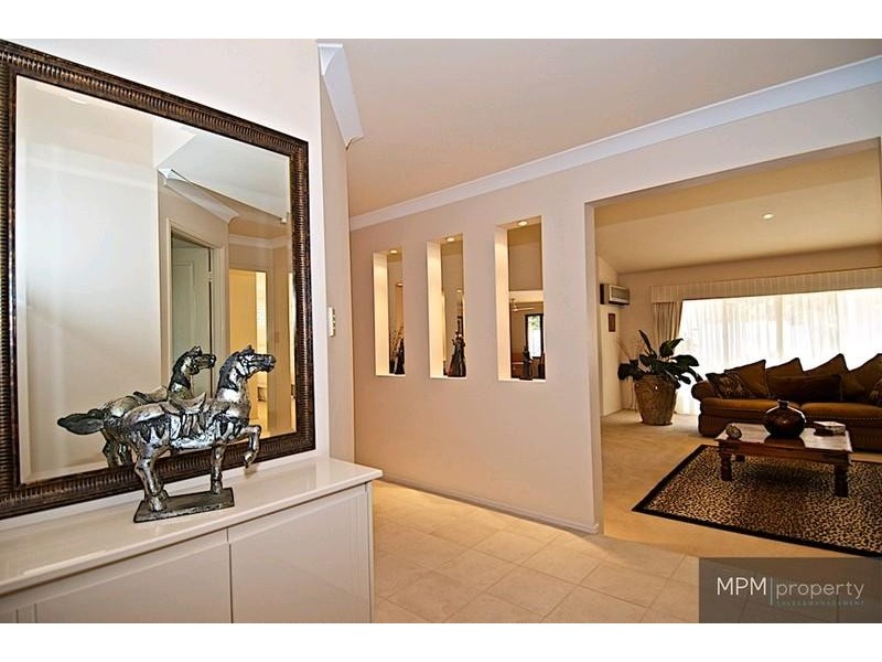 10 Kirdford Ct, Arundel QLD 4214