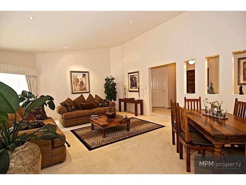10 Kirdford Ct, Arundel QLD 4214